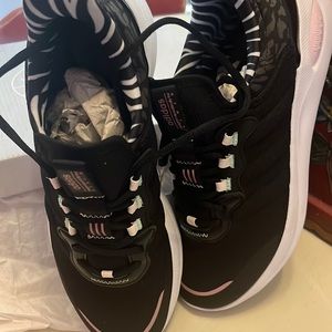 Women’s BNWTS!! Adidas Puremotion Super SZ 8 1/2 .